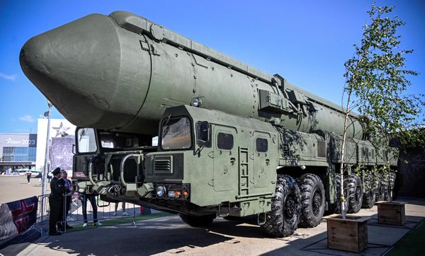 A Russian Yars intercontinental ballistic missile launcher is displayed at the exposition field in Kubinka. - Sputnik International
