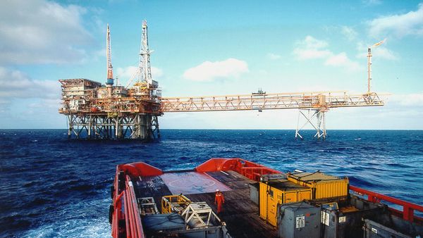An undated handout photo shows Australian resources giant Woodside's Cossack Pioneer oil production facility in the North West Shelf (NWS) gas project, which produces a third of Australia's oil and half of its natural gas, off the northwest coast of Australia.  Australian Treasurer Peter Costello said in Canberra, 23 April 2001, the government had blocked Royal Dutch Shell's 10 billion Australian dollar (five billion USD) takeover for Woodside Petroleum Ltd because it was against the national interest. - Sputnik International