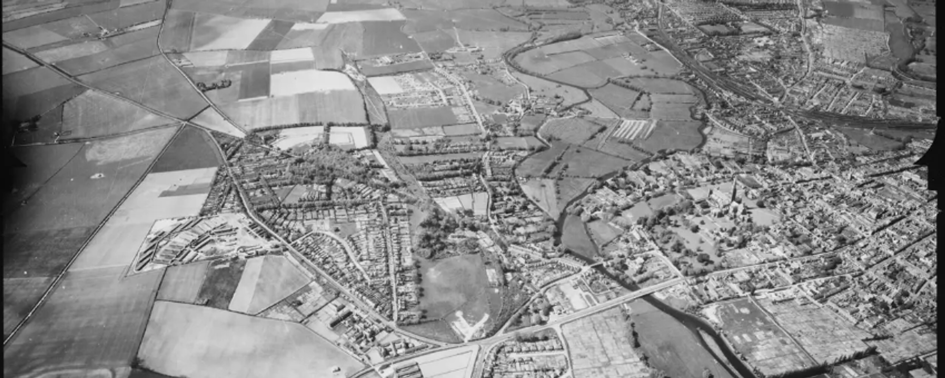 The photo from the USAAF collection taken on 30/04/1944 in the vicinity of Salisbury. The photo from the USAAF collection taken on 30/04/1944 in the vicinity of Salisbury. - Sputnik International, 1920, 17.08.2023