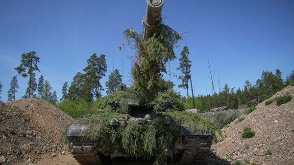 A Challenger 2 tank, this one belonging to the British army, seen during NATO drills in Estonia, May 2023. - Sputnik International