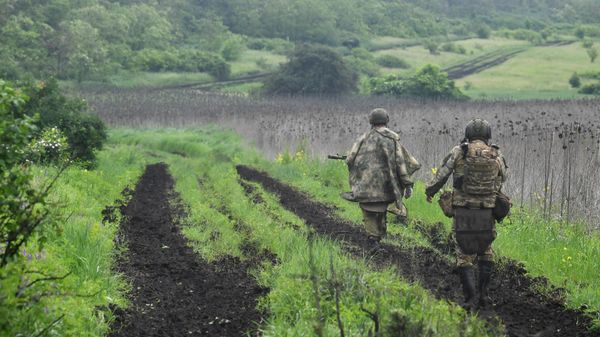 Russian Servicemen of the Western Military District's 1st Guards Tank Army Patrol the Area in the Course of Russia's <ilitary Operation in Ukraine - Sputnik International