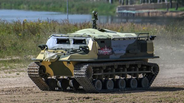 Light Multipurpose Tracked All-terrain Vehicle “Plastun” (“Crawler”) - Sputnik International