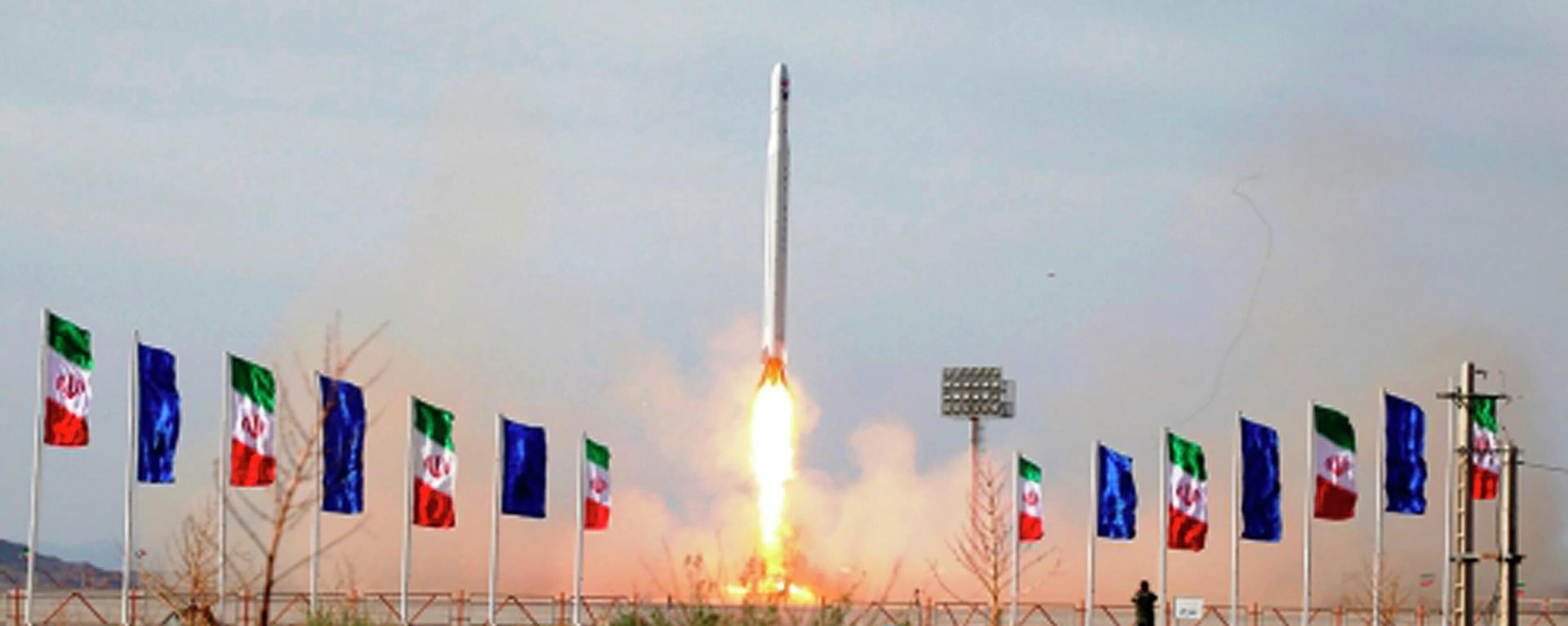 An Iranian rocket carrying a satellite is launched from an undisclosed site believed to be in Iran's Semnan province on April 22, 2020 An Iranian rocket carrying a satellite is launched from an undisclosed site believed to be in Iran's Semnan province on April 22, 2020 - Sputnik International, 1920, 10.10.2023