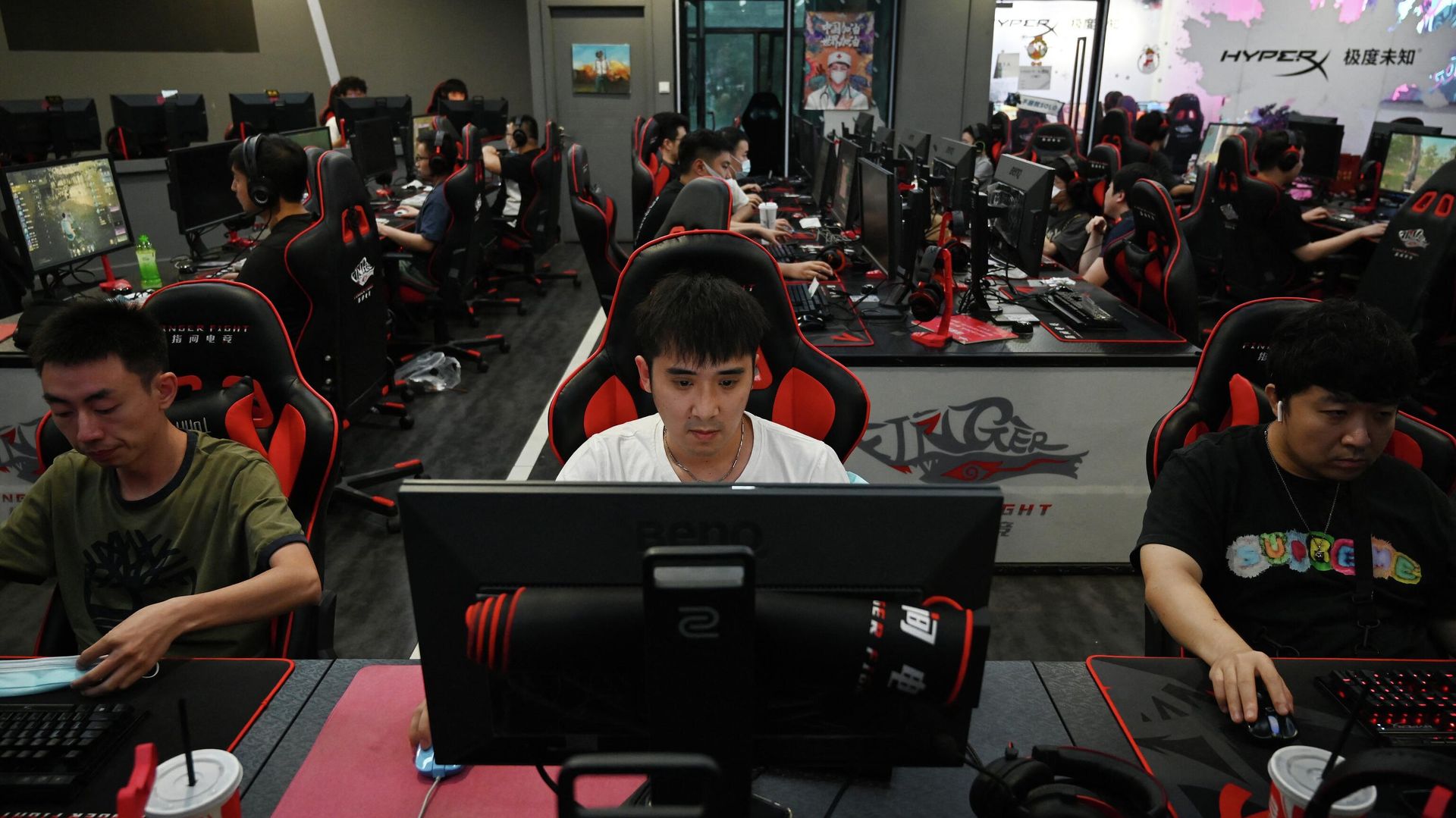 People play computer games at an internet cafe in Beijing on September 10, 2021 (Photo by GREG BAKER / AFP) People play computer games at an internet cafe in Beijing on September 10, 2021 (Photo by GREG BAKER / AFP) - Sputnik International, 1920, 20.08.2023