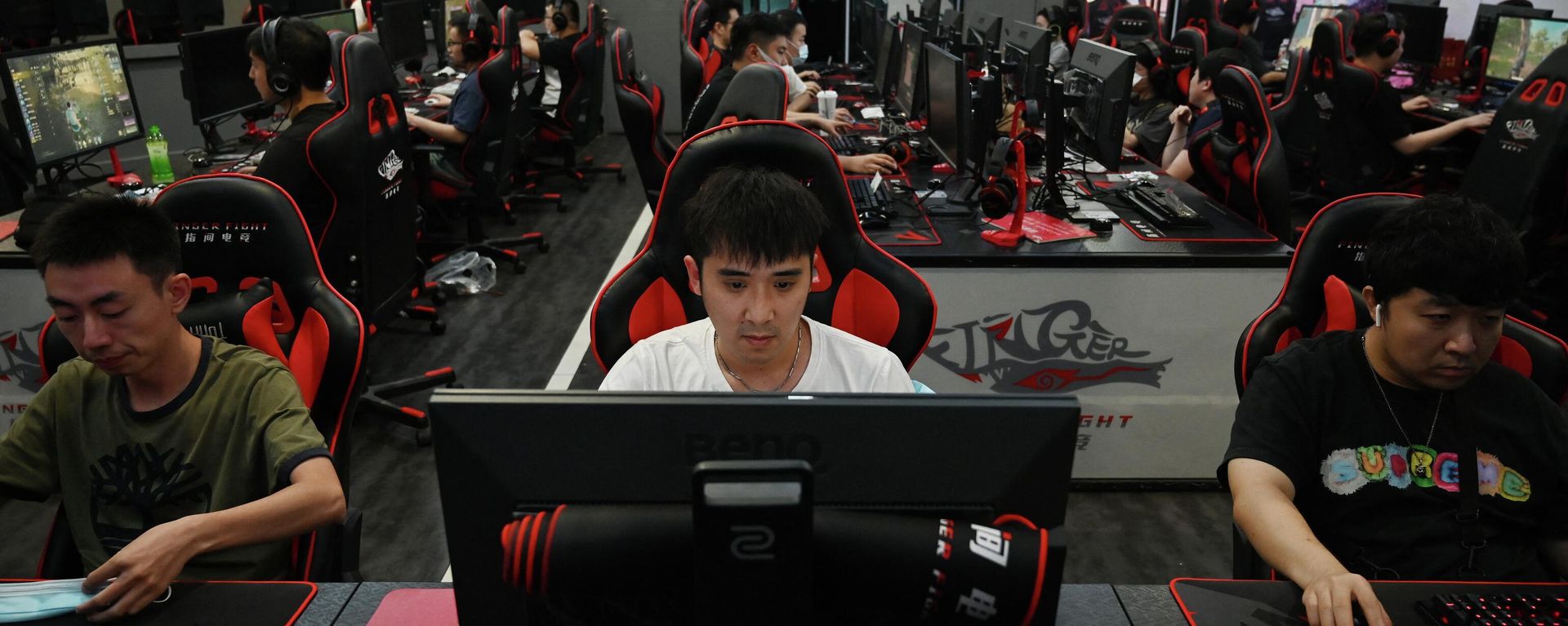 People play computer games at an internet cafe in Beijing on September 10, 2021 (Photo by GREG BAKER / AFP) People play computer games at an internet cafe in Beijing on September 10, 2021 (Photo by GREG BAKER / AFP) - Sputnik International, 1920, 20.08.2023