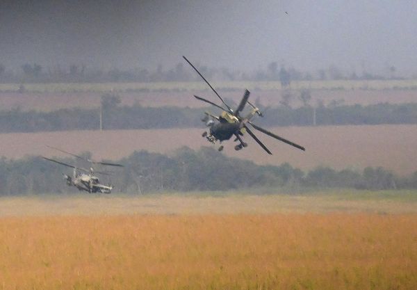The Mi-28 and Ka-52 together in action. - Sputnik International