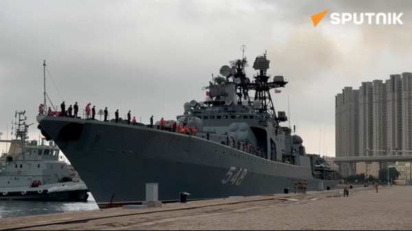 A detachment of the Russian Navy’s Pacific Fleet ships entered the port of Qingdao, China after more than three weeks of joint patrols in the Pacific Ocean - Sputnik International