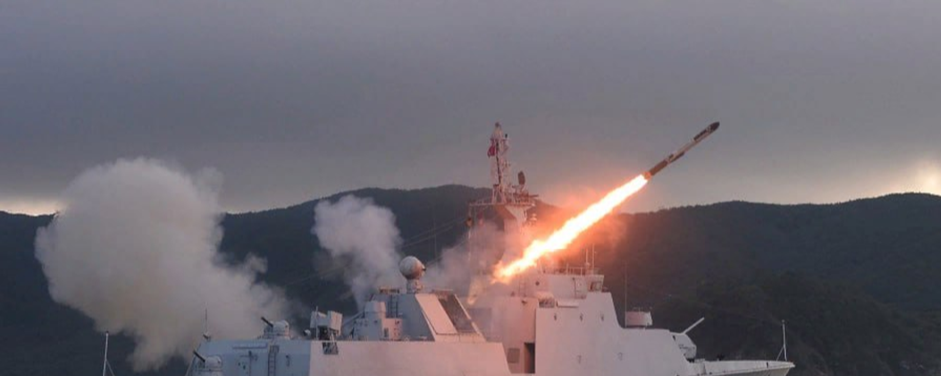 A North Korean patrol ship test-fires a cruise missile on August 21, 2023. A North Korean patrol ship test-fires a cruise missile on August 21, 2023. - Sputnik International, 1920, 14.02.2024