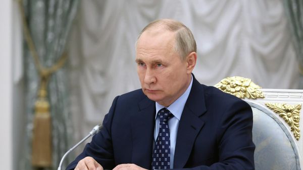 Russian President Vladimir Putin chairs a State Council Presidium meeting on public transport development, at the Kremlin, in Moscow, Russia - Sputnik International