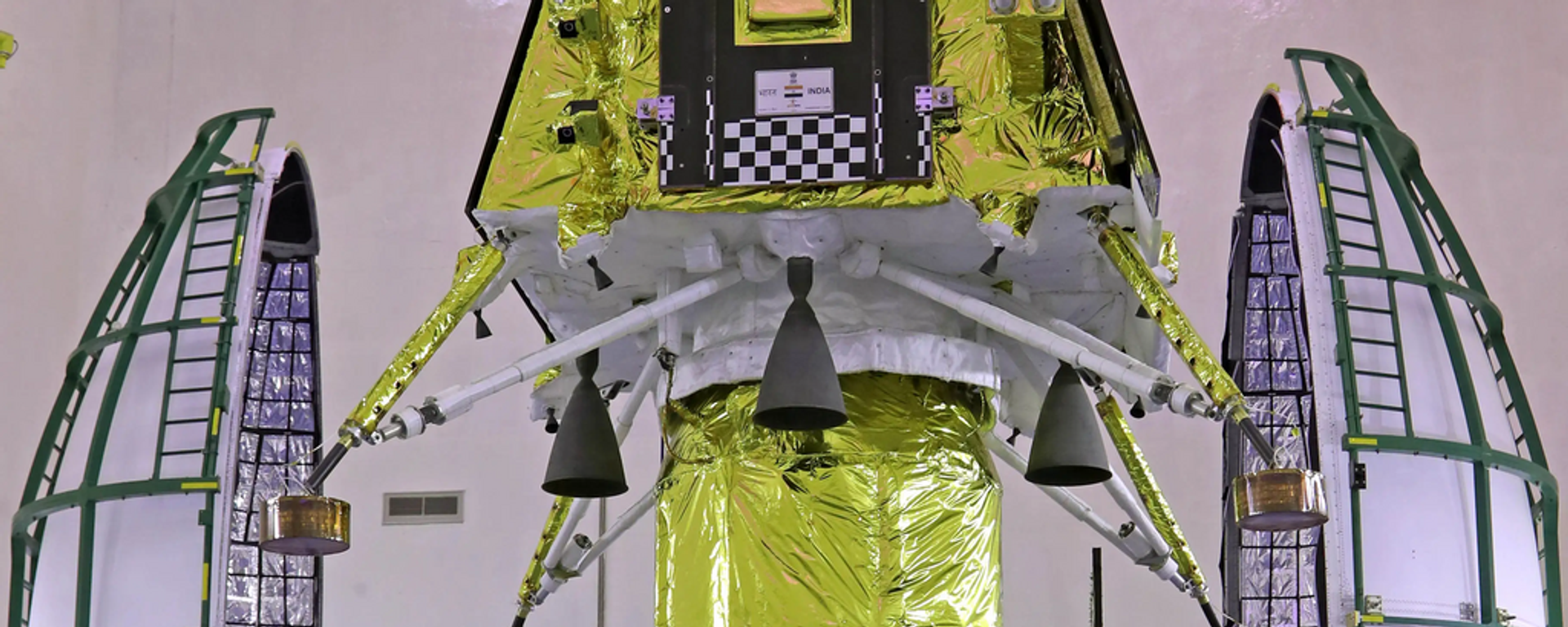 India's Chandrayaan-3 Integrated Module in clean-room before encapsulation, June 23, 2023. - Sputnik International, 1920, 22.08.2023
