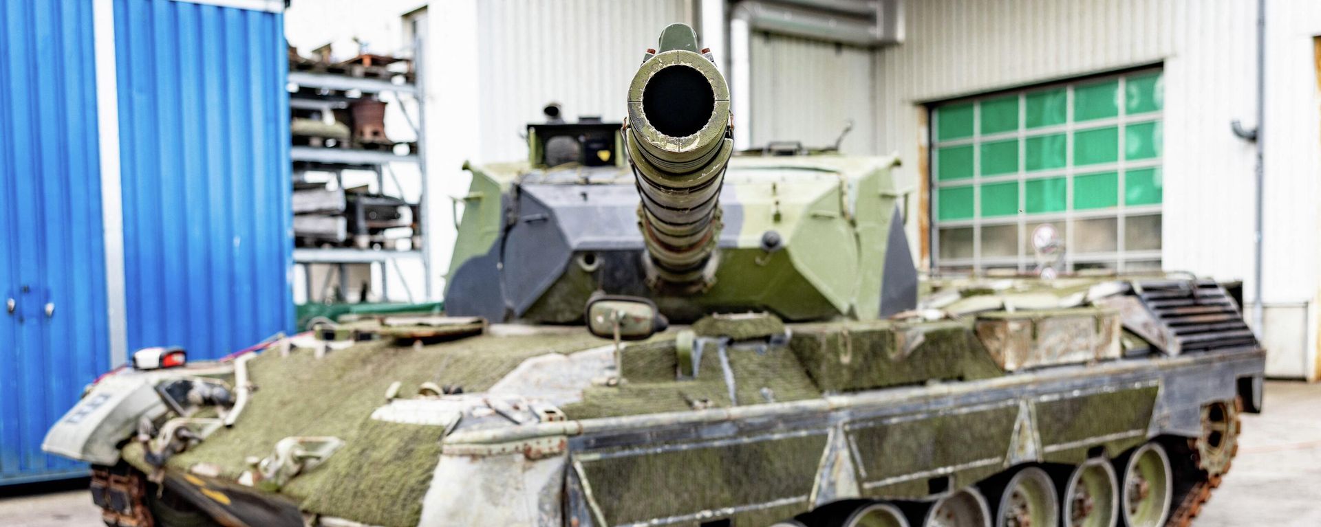 A Leopard 1 A5 combat tank that is ready for delivery stands on the grounds of the military technology company FFG (Flensburger Fahrzeugbau Gesellschaft) in Flensburg, northern Germany, on June 20, 2023. A Leopard 1 A5 combat tank that is ready for delivery stands on the grounds of the military technology company FFG (Flensburger Fahrzeugbau Gesellschaft) in Flensburg, northern Germany, on June 20, 2023. - Sputnik International, 1920, 19.09.2023
