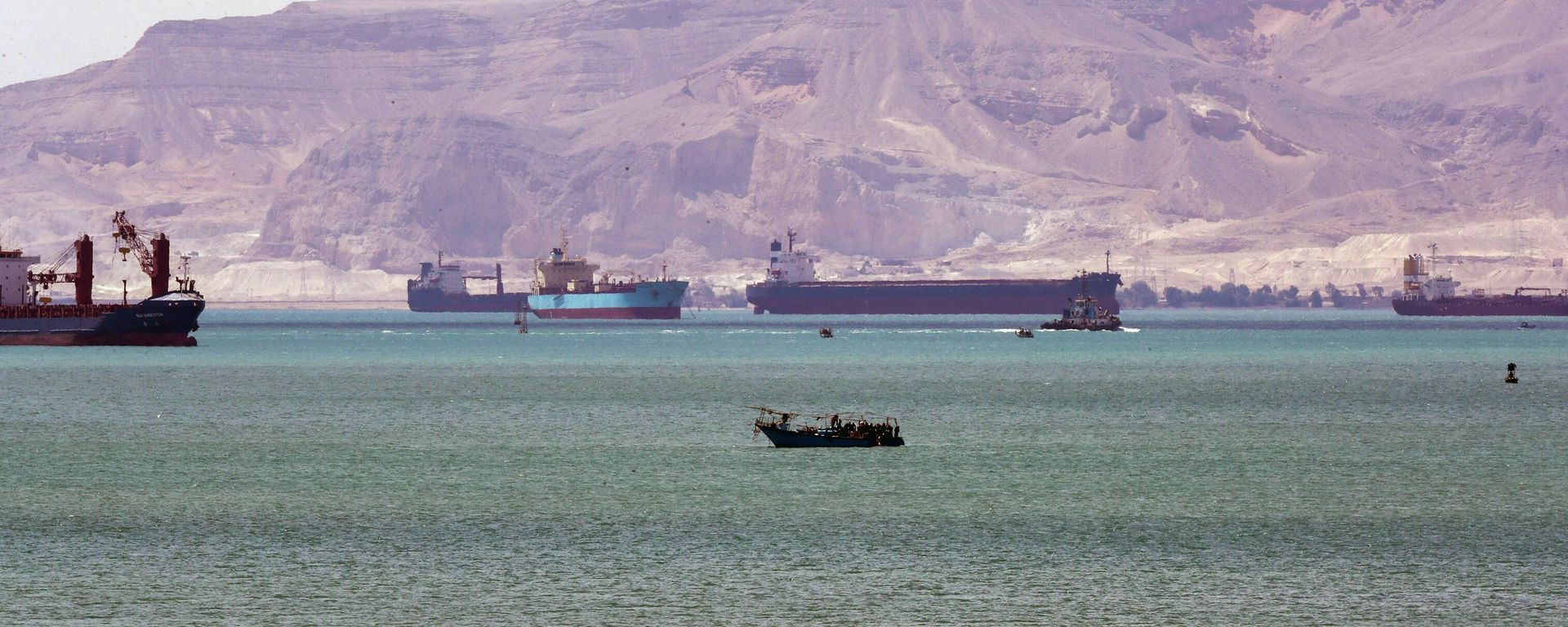 Vessels waiting to pass through the Suez Canal, Egypt. File photo Vessels waiting to pass through the Suez Canal, Egypt. File photo - Sputnik International, 1920, 17.12.2023