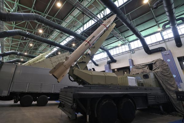 Pictured here is Iran's Fateh missile during the country's exhibition of its defense industry achievements. - Sputnik International