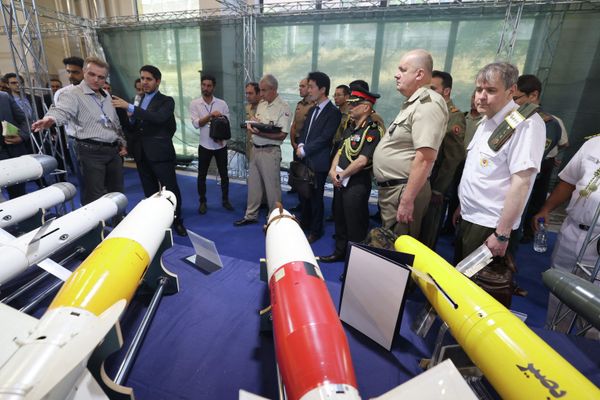 Foreign military advisors visit Iran's exhibition of defense industry achievements. - Sputnik International