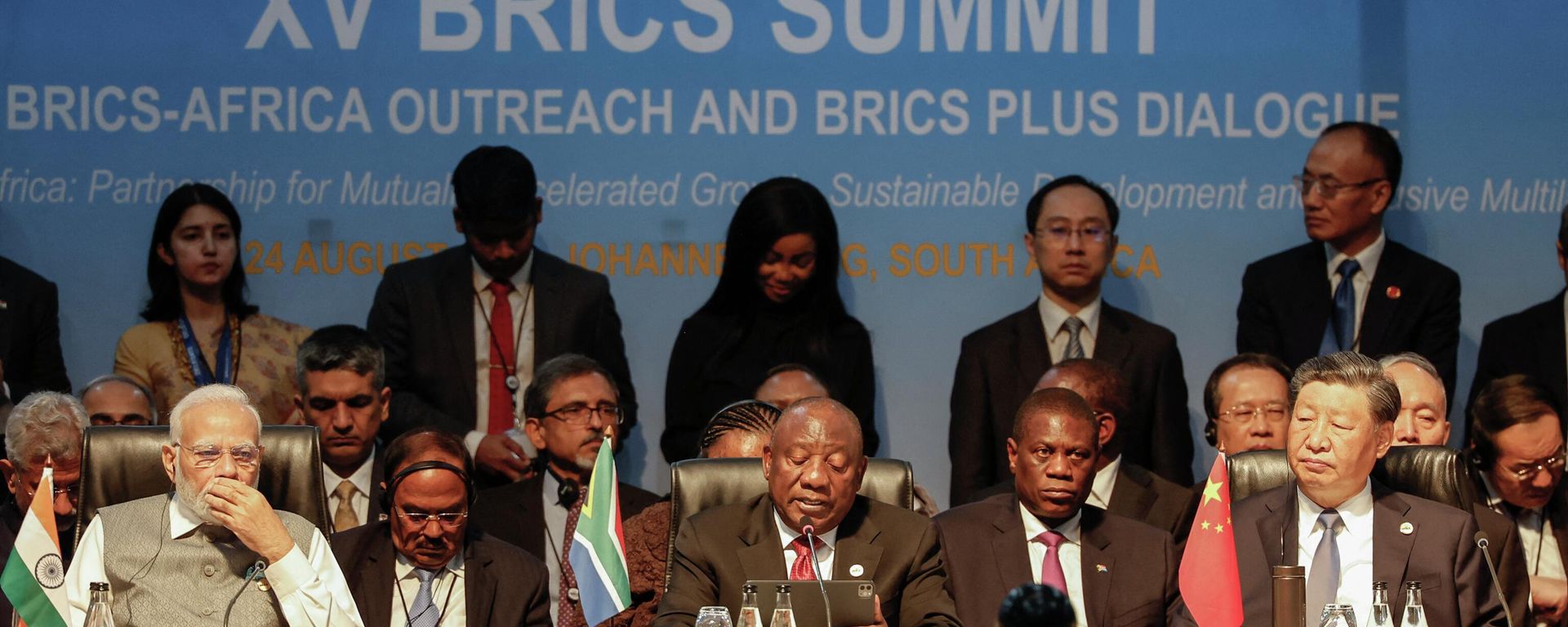Prime Minister of India Narendra Modi, South African President Cyril Ramaphosa, Deputy President of South Africa Paul Mashatile and President of China Xi Jinping attend a meeting during the 2023 BRICS Summit in Johannesburg on August 24, 2023. Prime Minister of India Narendra Modi, South African President Cyril Ramaphosa, Deputy President of South Africa Paul Mashatile and President of China Xi Jinping attend a meeting during the 2023 BRICS Summit in Johannesburg on August 24, 2023. - Sputnik International, 1920, 24.08.2023