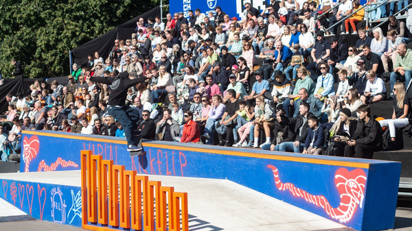A participant of Grand Skate Tour 2022 festival performs during Moscow City Day celebrations at the Exhibition of Achievements of National Economy (VDNKh), Moscow, Russia - Sputnik International