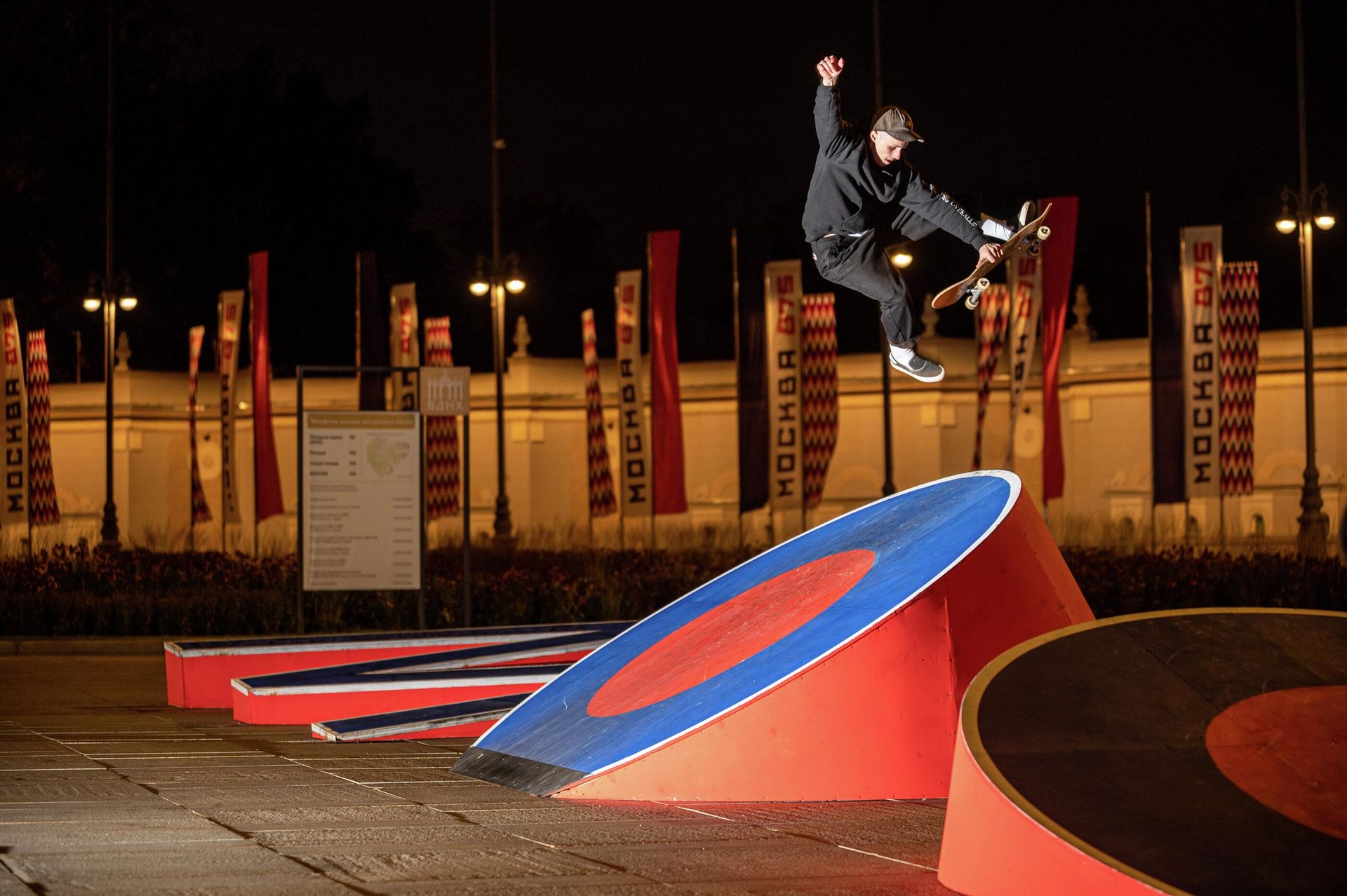 A participant of Grand Skate Tour 2022 festival performs during Moscow City Day celebrations at the Exhibition of Achievements of National Economy (VDNKh), Moscow, Russia - Sputnik International, 1920, 24.08.2023