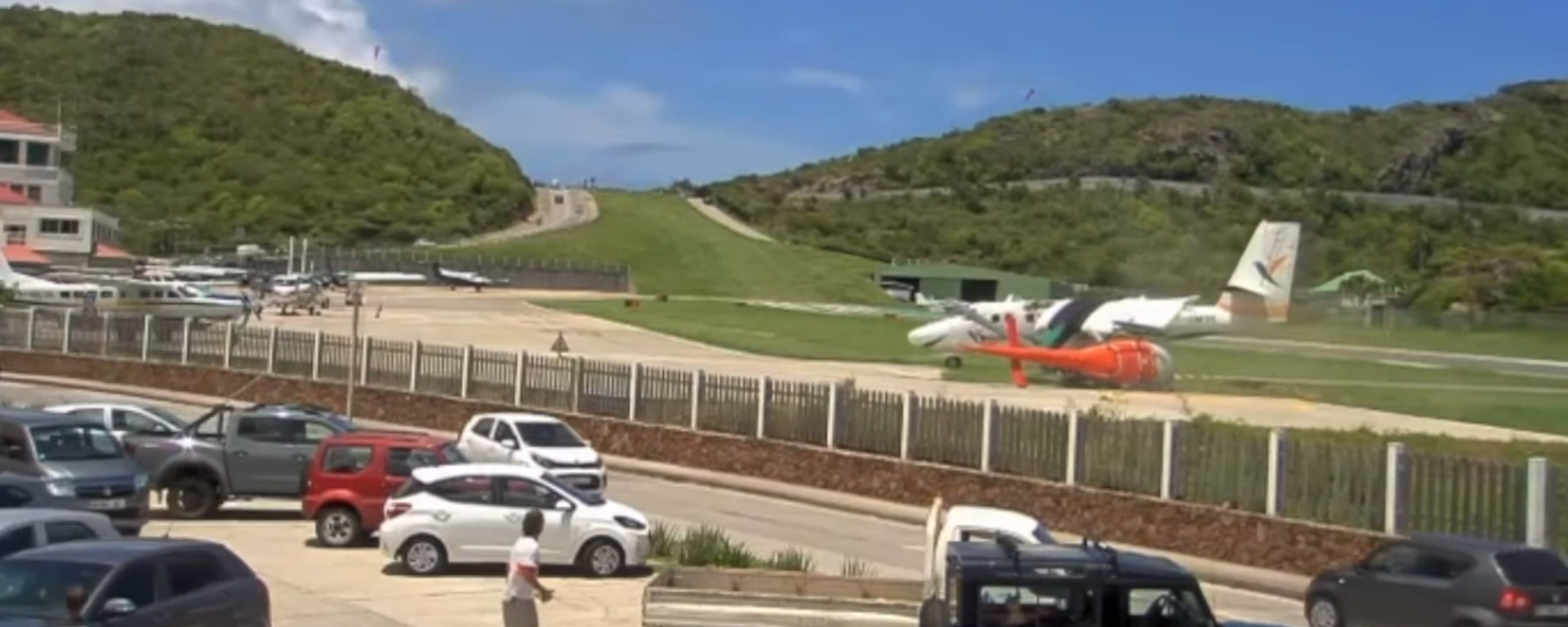 A plane crashes into a helicopter after going off the runway at St Barts Airport, August 24, 2023 - Sputnik International, 1920, 24.08.2023