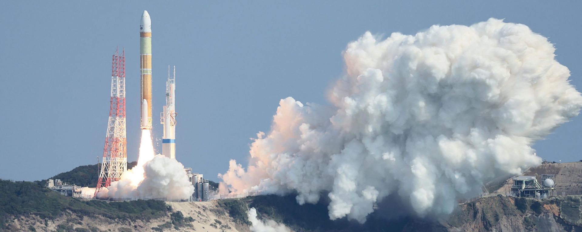 Japan's next generation H3 rocket, carrying the advanced optical satellite Daichi 3, leaves the launch pad at the Tanegashima Space Center in Kagoshima, southwestern Japan on March 7, 2023.  - Sputnik International, 1920, 25.08.2023
