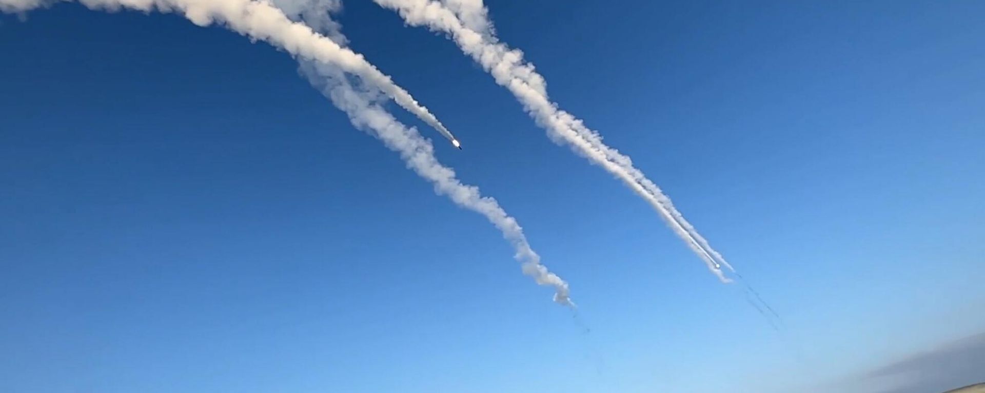 Russian missiles launched at Western weapons arsenal in Lvov Region. - Sputnik International, 1920, 18.07.2026