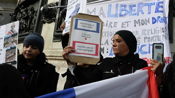 Women hold signs reading Don't touch my headscarf as they demonstrate on October 19, 2019 on the place de la Republique in Paris. - Sputnik International