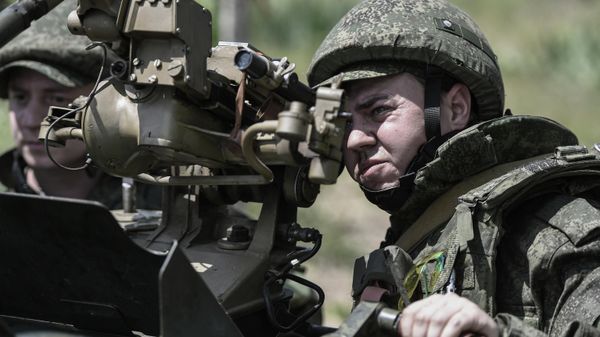 The calculation of the ZU-23-2 anti-aircraft installation regularly works out operational actions to repel an attack from the air. - Sputnik International