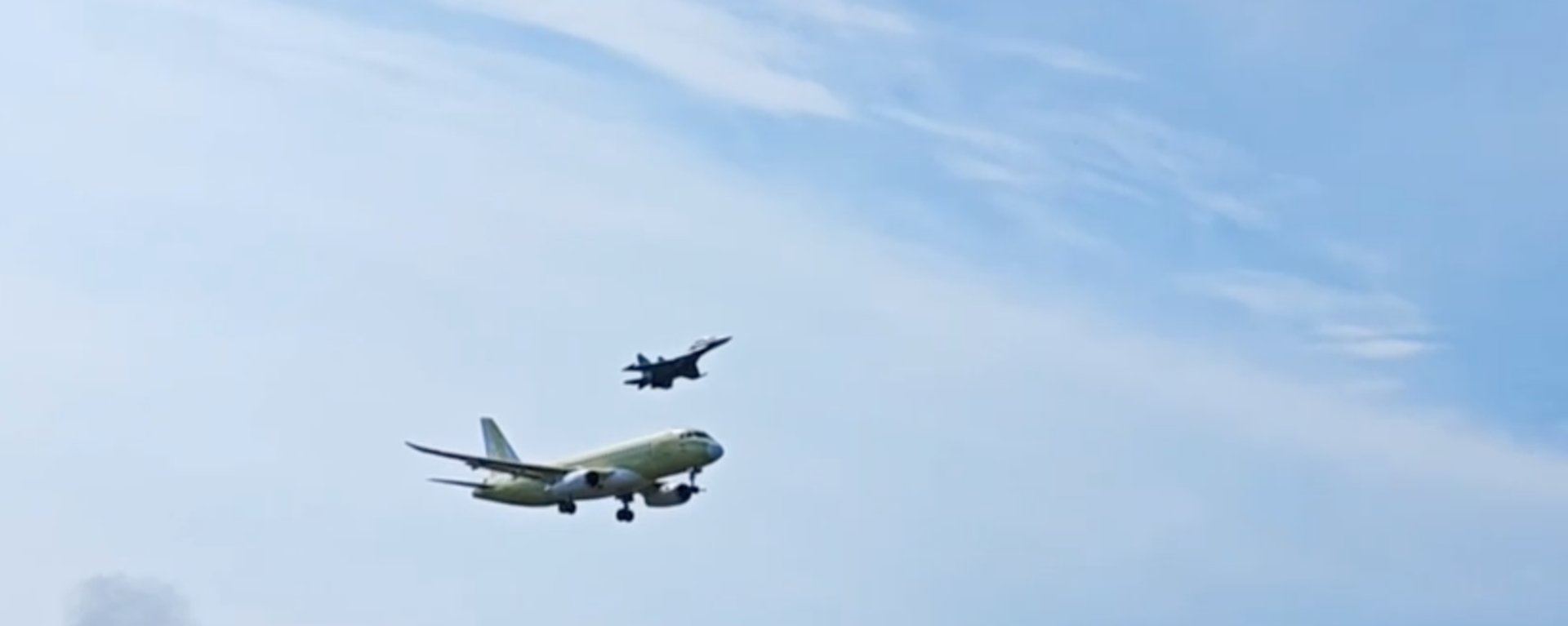 Russia’s import-substituted Superjet made its first flight Russia’s import-substituted Superjet made its first flight - Sputnik International, 1920, 29.08.2023