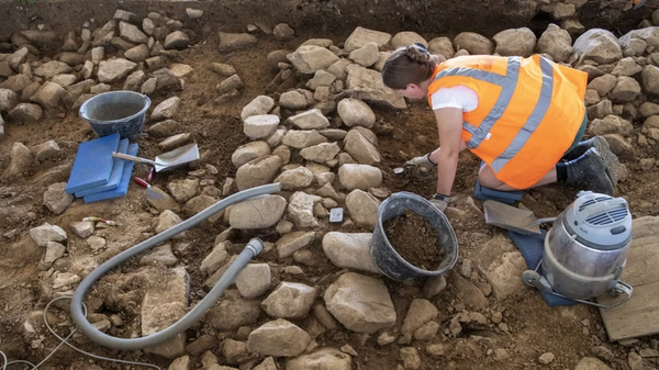  The discovery of the 2000-year-old Roman wall in canton Zug is a sensation, says the Office for Historical Monuments and Archaeology - Sputnik International