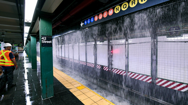 A 127-year-old water main under New York City’s infamous Times Square gave way overnight Tuesday, releasing an estimated 1.8 million gallons of water into the subway system and completely upended the morning commute for many New Yorkers. - Sputnik International