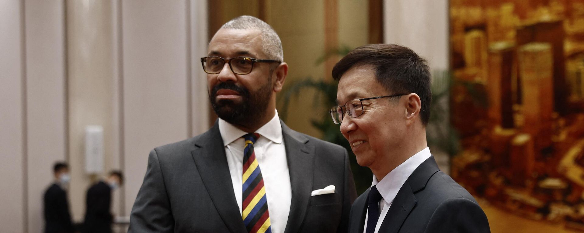 British Foreign Secretary James Cleverly (L) and Chinese Vice President Han Zheng shake hands before a meeting at the Great Hall of the People in Beijing British Foreign Secretary James Cleverly (L) and Chinese Vice President Han Zheng shake hands before a meeting at the Great Hall of the People in Beijing - Sputnik International, 1920, 30.08.2023