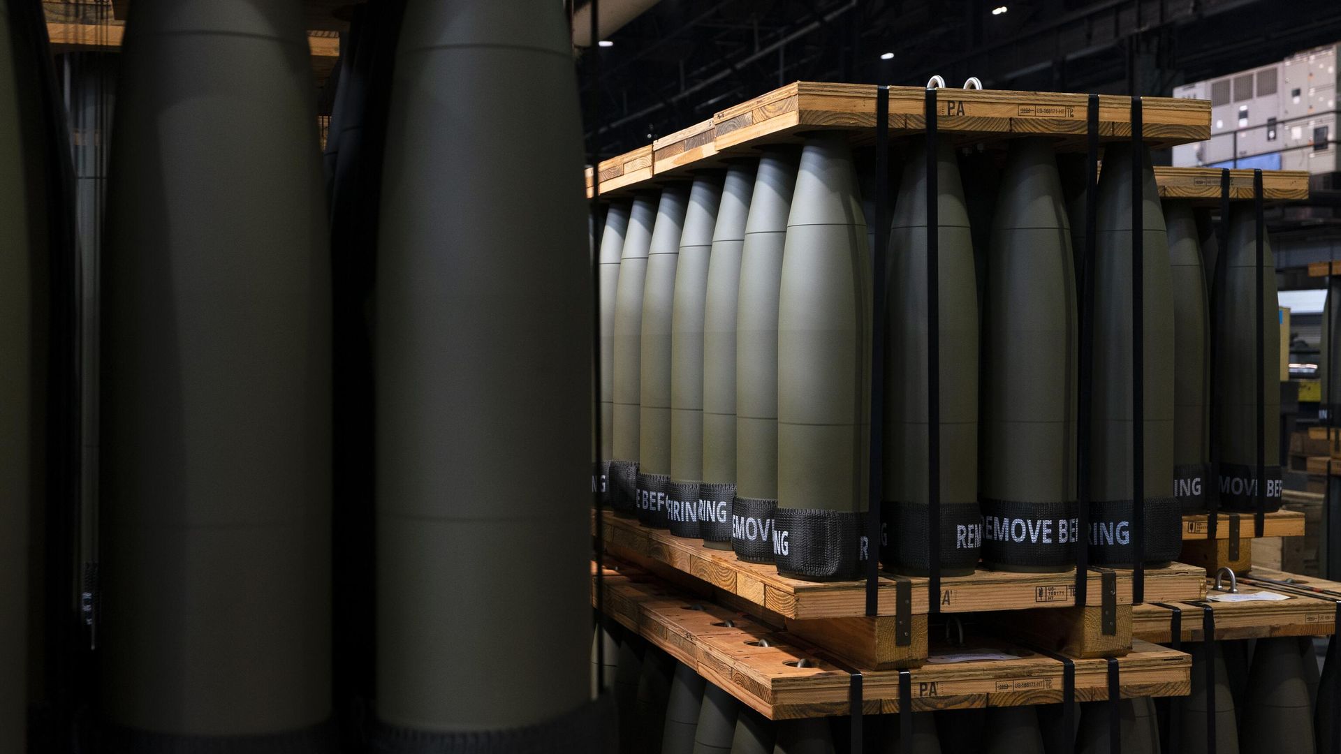 155-мм артиллерийские снаряды M795 на заводе армейских боеприпасов в Пенсильвании, США 155-мм артиллерийские снаряды M795 на заводе армейских боеприпасов в Пенсильвании, США - Sputnik International, 1920, 03.10.2023