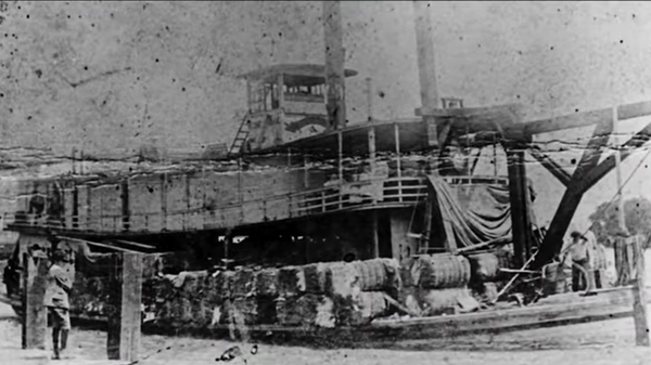 Drought leads to the discovery of a WWI wooden shipwreck in Texas. - Sputnik International