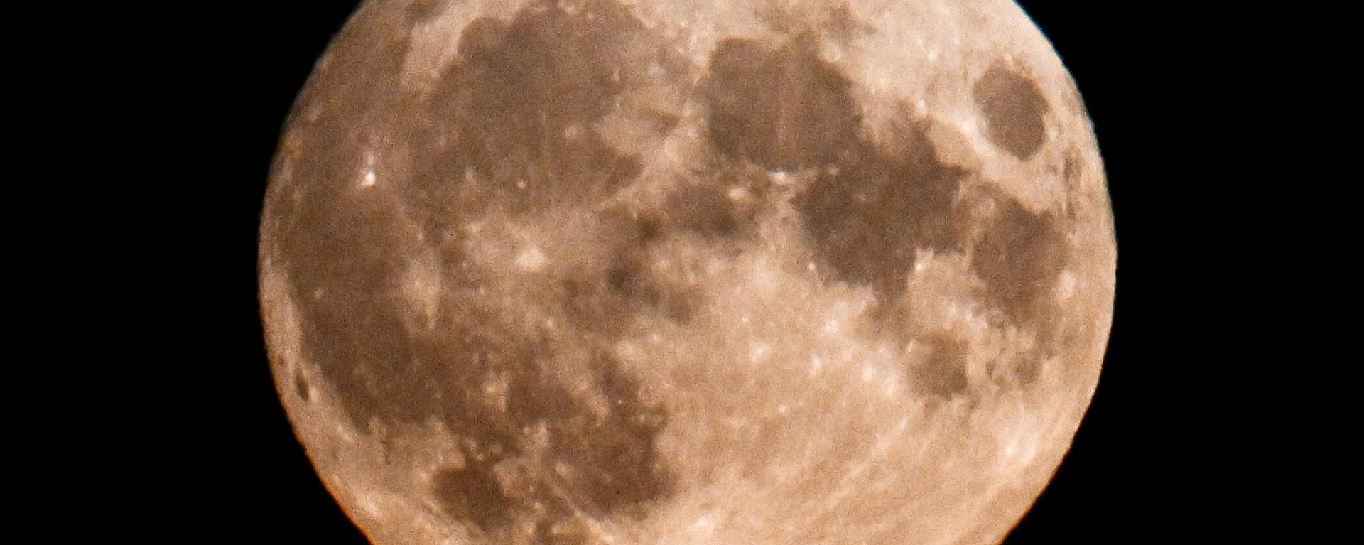 View of the full Moon from the village of Ostrov, Moscow Region - Sputnik International, 1920, 13.10.2023