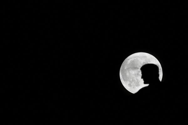The Blue Supermoon, the second full Moon of the month, rises over a statue in Paris, Wednesday, Aug. 30, 2023. - Sputnik International