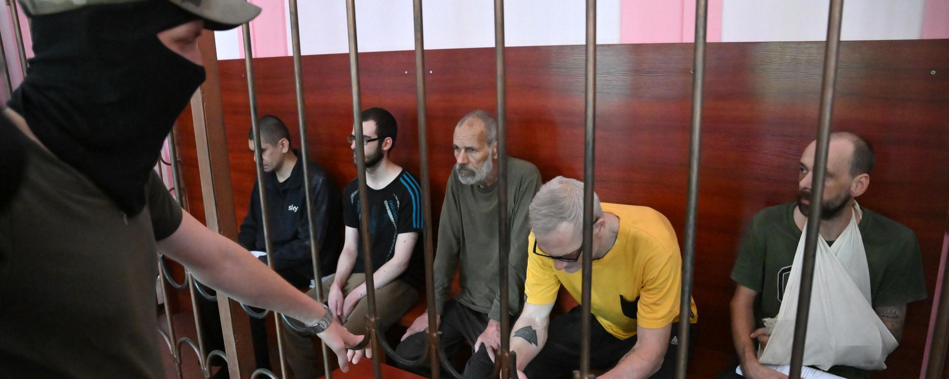 From left, Croatian citizen Vjekoslav Prebeg, British citizens Dylan Healy and John Harding, Swedish citizen Mathias Gustavsson and British citizen Andrew Hill, members of the Azov regiment (designated as a terrorist organization and banned in Russia), charged with mercenary activities, attend a hearing at the Supreme Court in Donetsk, Donetsk People's Republic From left, Croatian citizen Vjekoslav Prebeg, British citizens Dylan Healy and John Harding, Swedish citizen Mathias Gustavsson and British citizen Andrew Hill, members of the Azov regiment (designated as a terrorist organization and banned in Russia), charged with mercenary activities, attend a hearing at the Supreme Court in Donetsk, Donetsk People's Republic - Sputnik International, 1920, 18.11.2023