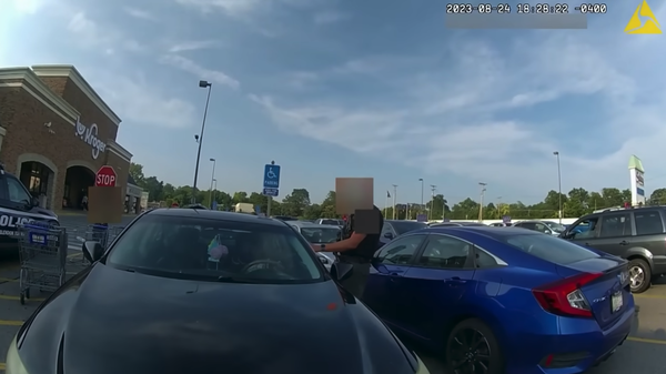 The Blendon Township Police Department has released officers’ body-worn camera footage depicting the fatal shooting of 21-year-old pregnant woman Ta'Kiya Young in a grocery store parking lot on August 24. - Sputnik International