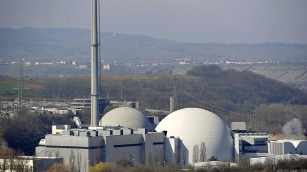 Block 1 (L) and 2 of nuclear power plant Neckarwestheim, run by German energy supplier EnBW, is pictured in Neckarwestheim, southern Germany. - Sputnik International