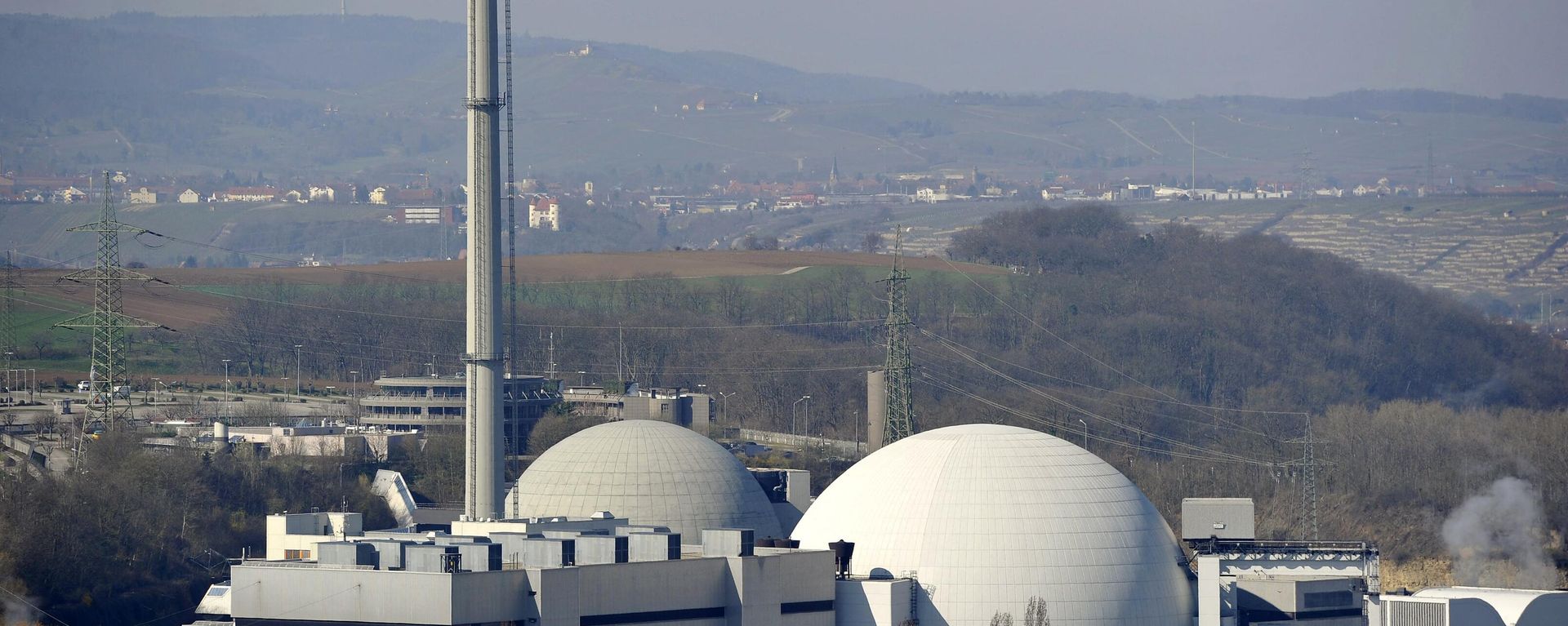 Block 1 (L) and 2 of nuclear power plant Neckarwestheim, run by German energy supplier EnBW, is pictured in Neckarwestheim, southern Germany. - Sputnik International, 1920, 02.09.2023