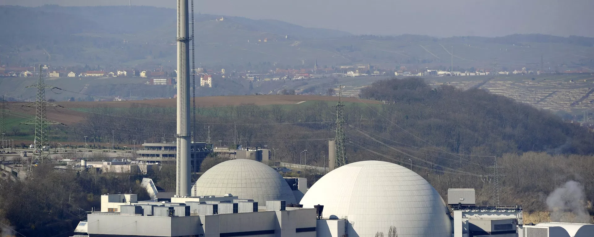 Block 1 (L) and 2 of nuclear power plant Neckarwestheim, run by German energy supplier EnBW, is pictured in Neckarwestheim, southern Germany. - Sputnik International, 1920, 18.09.2023