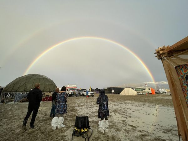 Attendees of the Burning Man festival look at a double rainbow over flooding on a desert plain on September 1, 2023. (Photo by Julie JAMMOT / AFP) - Sputnik International