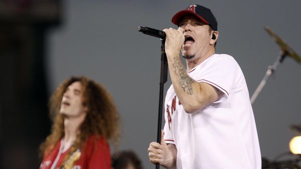 In this Sept. 29, 2008 file photo, Singer Steve Harwell, of Smash Mouth, performs with the band in Anaheim, Calif. Harwell, the longtime frontman of the Grammy-nominated pop rock band Smash Mouth, has died. He was 56.  - Sputnik International