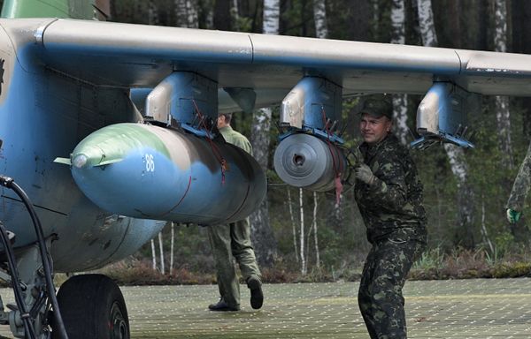 Su-25 attack aircraft is loaded with munitions. - Sputnik International
