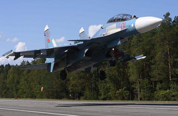 Multi-purpose fighter jet Su-30 of the Belarusian Air Force in action. - Sputnik International
