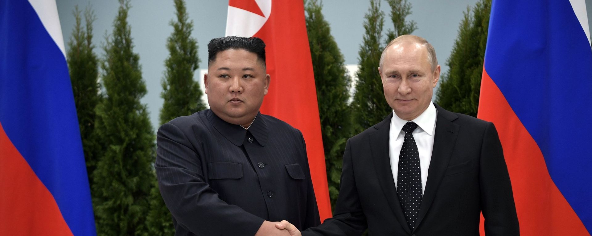 Vladimir Putin greets Kim Jong-un in Vladivostok Vladimir Putin greets Kim Jong-un in Vladivostok - Sputnik International, 1920, 12.10.2023