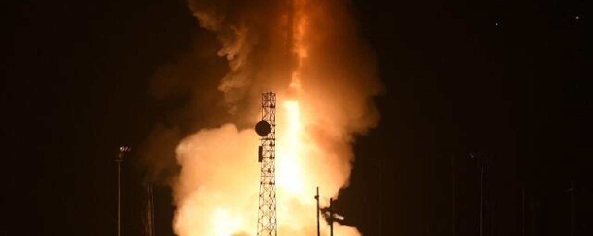 This photo provided by Vandenberg Air Force Base shows an unarmed Minuteman III intercontinental ballistic missile launching during an operational test on Wednesday, May 1, 2019. This photo provided by Vandenberg Air Force Base shows an unarmed Minuteman III intercontinental ballistic missile launching during an operational test on Wednesday, May 1, 2019. - Sputnik International, 1920, 06.09.2023