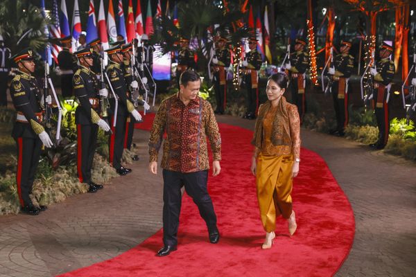 Cambodia's Prime Minister Hun Manet, left, and his wife Pich Chanmony arrive for the gala dinner at the Association of Southeast Asian Nations (ASEAN) Summit in Jakarta, Indonesia. - Sputnik International