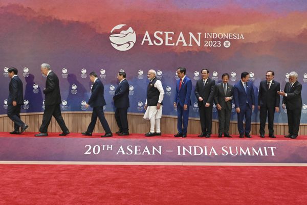 From left to right, Philippine's President Ferdinand Marcos, Jr., Singapore's Prime Minister Lee Hsien Loong, Thailand's Permanent Secretary of the Ministry of Foreign Affairs Sarun Charoensuwan, Vietnam's Prime Minister Pham Minh Chinh, Indian Prime Minister Narendra Modi, Indonesian President Joko Widodo, Laos' Prime Minister Sonexay Siphandone, Brunei's Sultan Hassanal Bolkiah, Cambodia's Prime Minister Hun Manet, Malaysian Prime Minister Anwar Ibrahim and East Timor's Prime Minister Xanana Gusmao leave the stage after a group photo during the ASEAN-India Summit in Jakarta, Indonesia. - Sputnik International