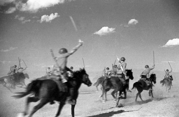 The Great Patriotic War of 1941-1945: the 4th Guards Corps commanded by Lieutenant-General Nikolai Kirichenko during an attack. N. Kirichenko commanded corps units during raids behind enemy lines during the Donbass offensive operation. - Sputnik International