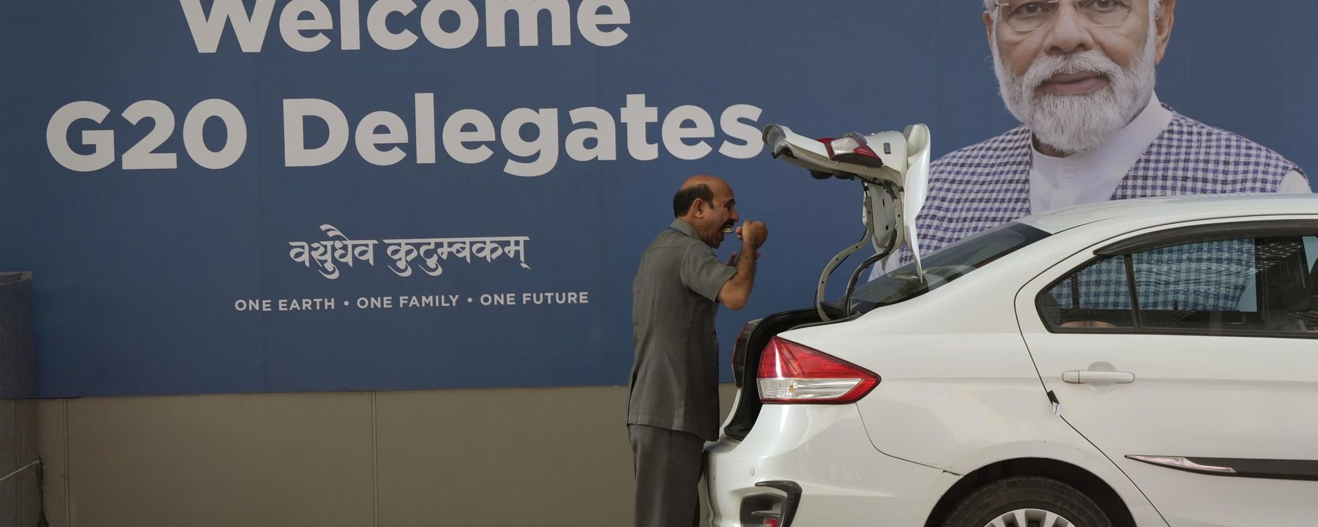 A government-employed driver eats a meal at the main venue of the G20 Summit, in New Delhi, India, Friday, Sept. 8, 2023. A government-employed driver eats a meal at the main venue of the G20 Summit, in New Delhi, India, Friday, Sept. 8, 2023. - Sputnik International, 1920, 09.09.2023
