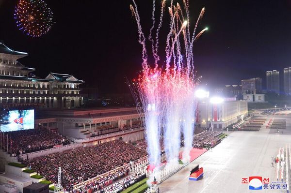 The parade ended with a festive fireworks display. A grand parade in Pyongyang marking the 75th anniversary of the DPRK's founding. - Sputnik International